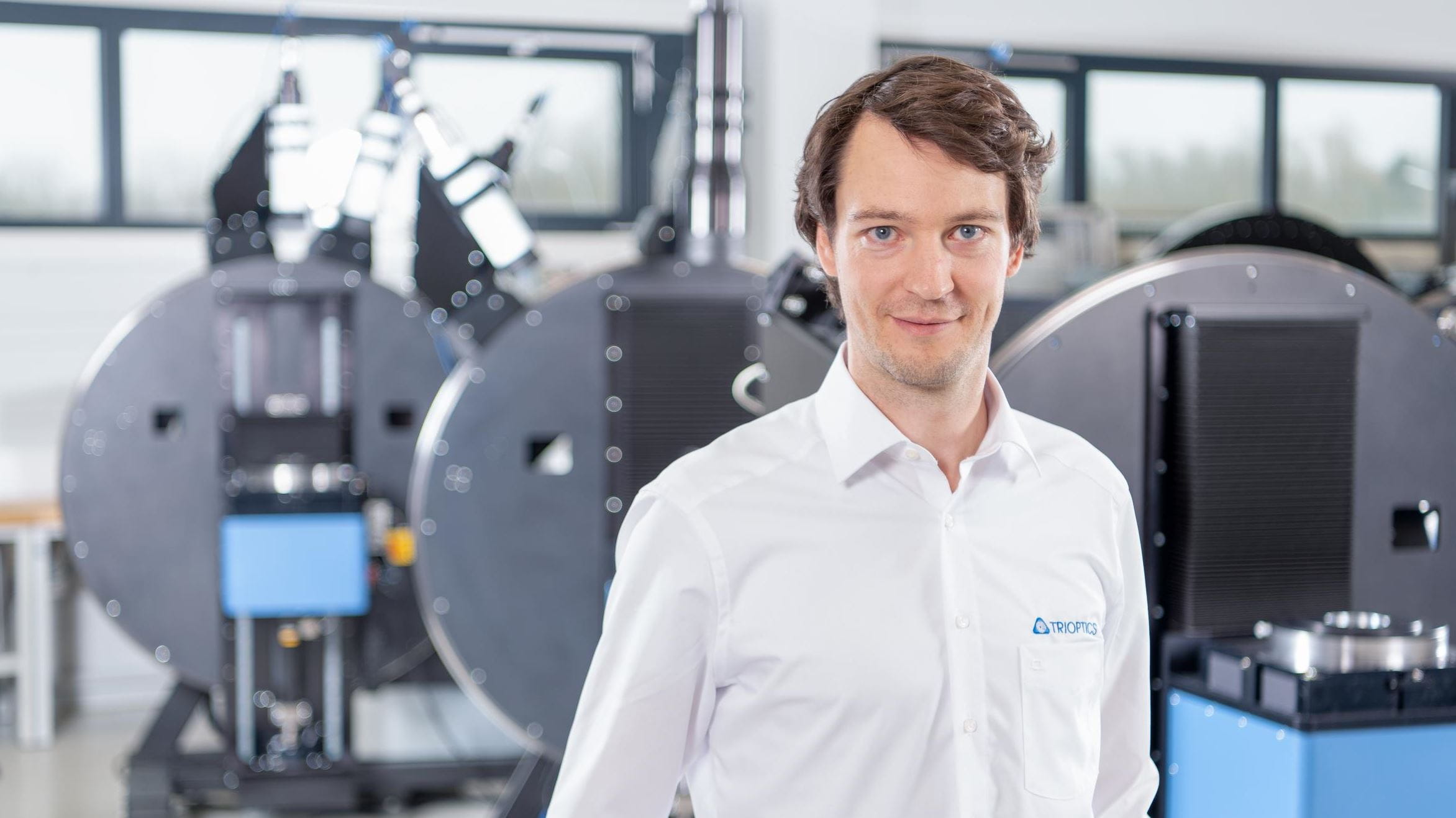 Mann steht vor ImageMaster® Cine 